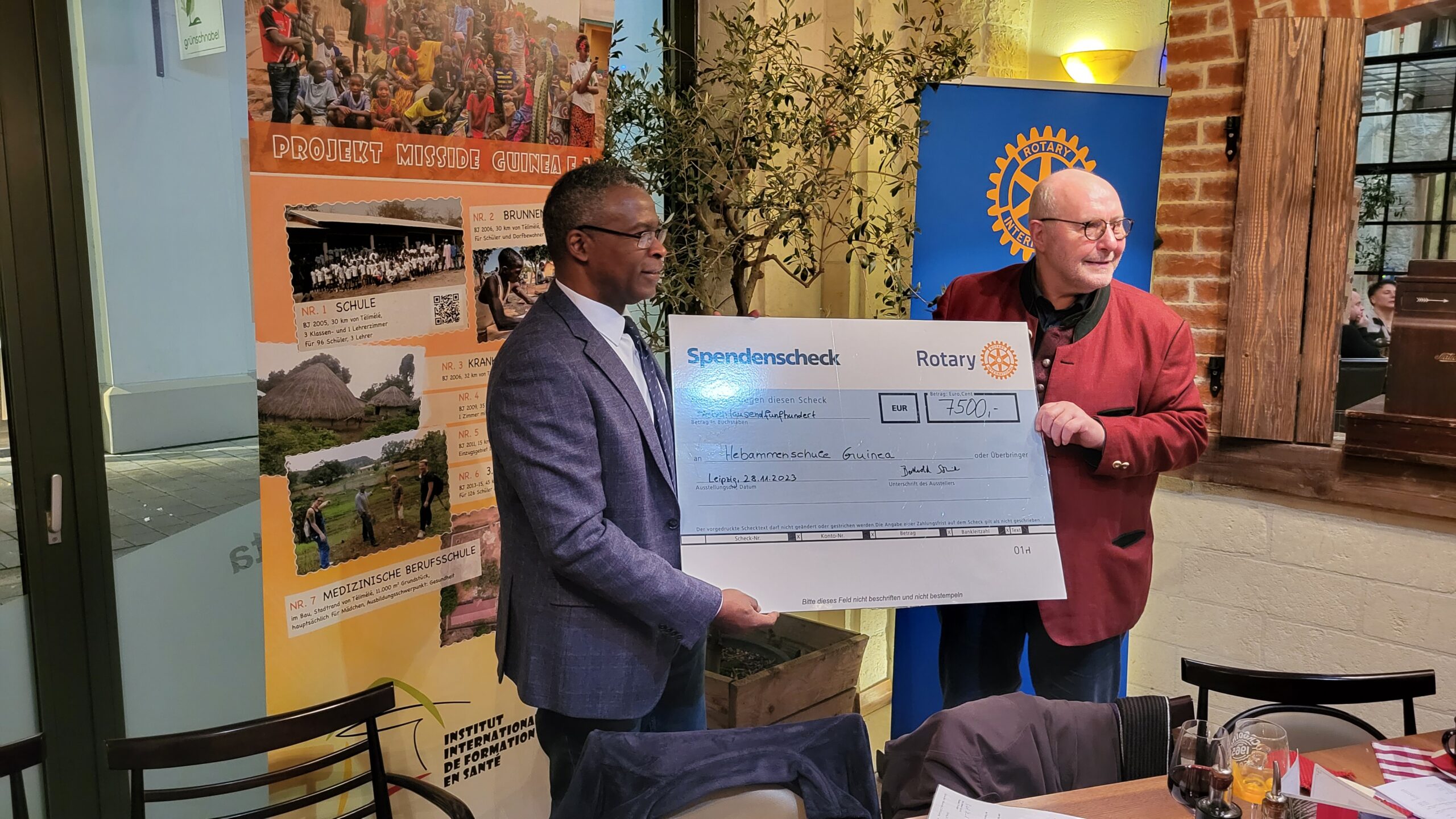 Rotary Club Leipzig-International spendet 7500€ für Entbindungsstation